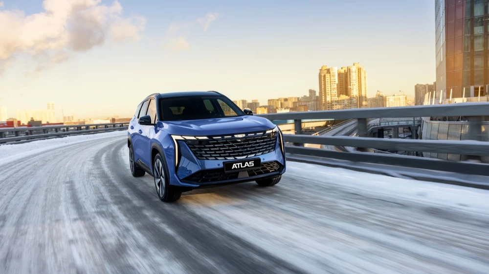 Geely Atlas новый нового поколения цены сбоку спереди в динамике