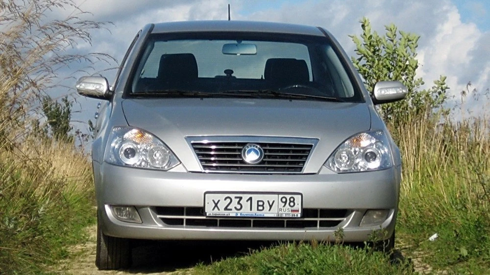 Седан Geely Vision спереди