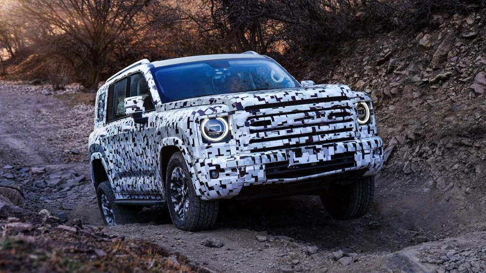 Внедорожник Haval H9 нового поколения новый сбоку спереди в динамике тесты