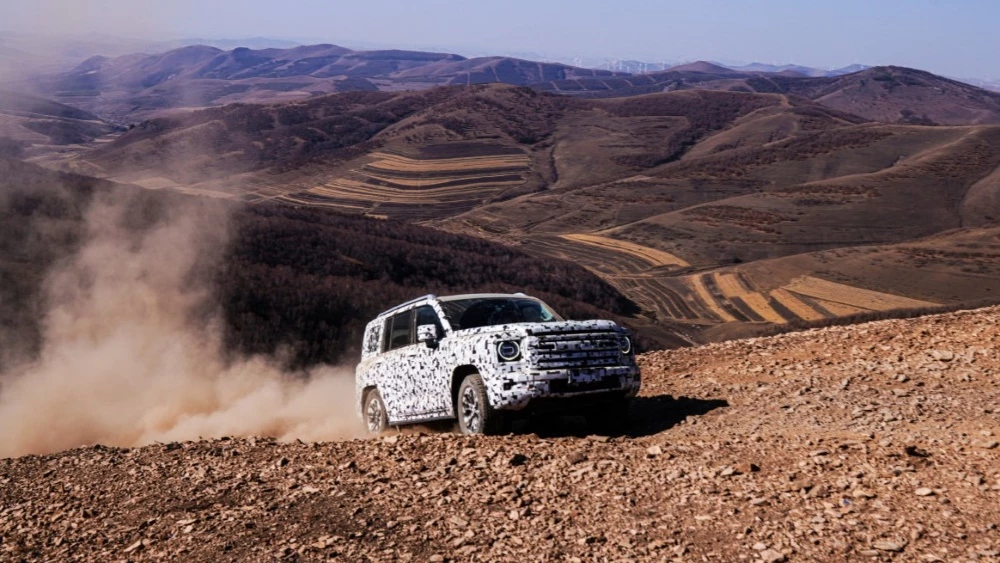 Внедорожник Haval H9 нового поколения новый сбоку спереди тесты