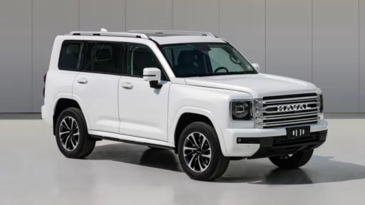 новый внедорожник Haval H9 нового поколения спереди сбоку