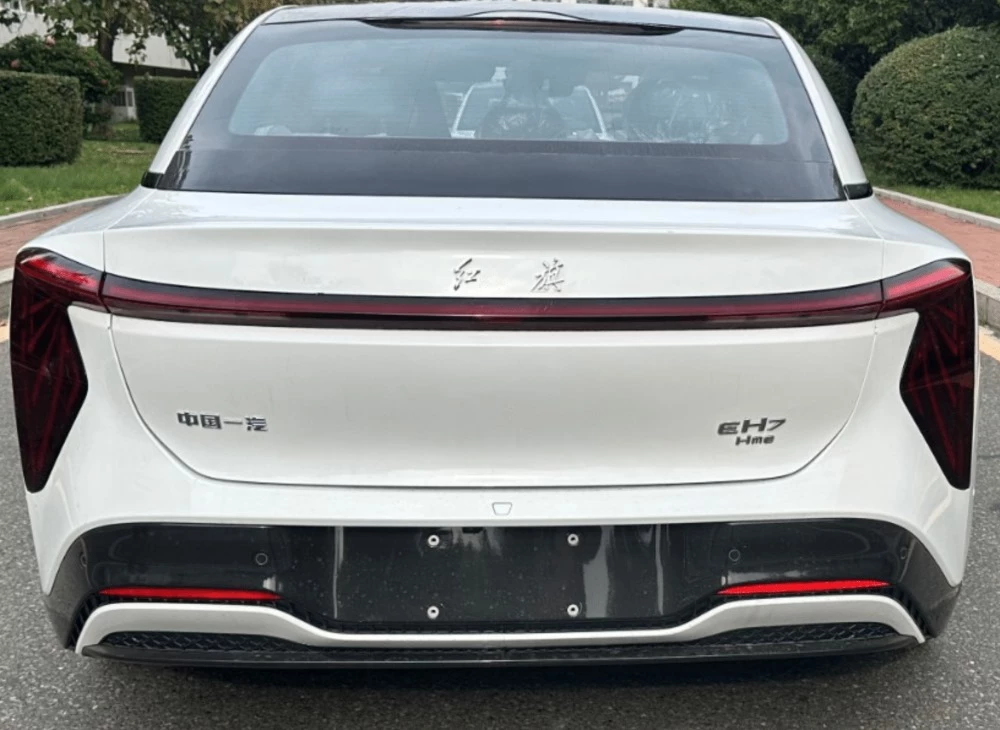 Hongqi EH7 сзади