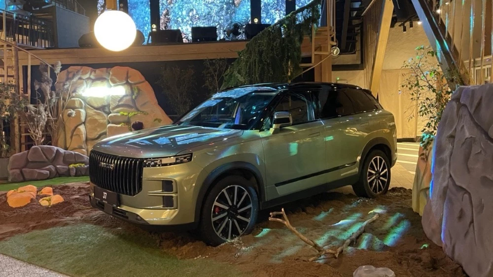 Jaecoo J7 в Казахстане презентация сбоку спереди