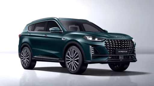 Кроссовер Jetour X70 Plus в новом цвете Arctic Green выбор спереди сбоку