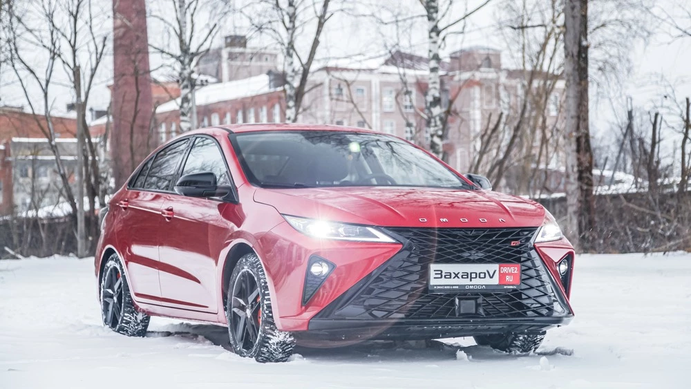 Omoda S5 GT сбоку спереди тест-драйв