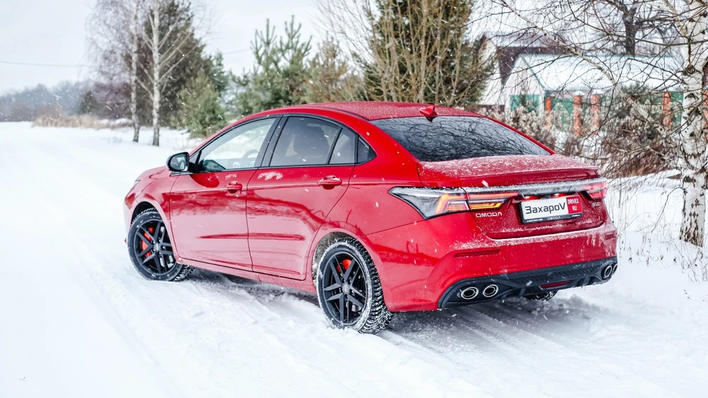 Omoda S5 GT сбоку сзади тест-драйв