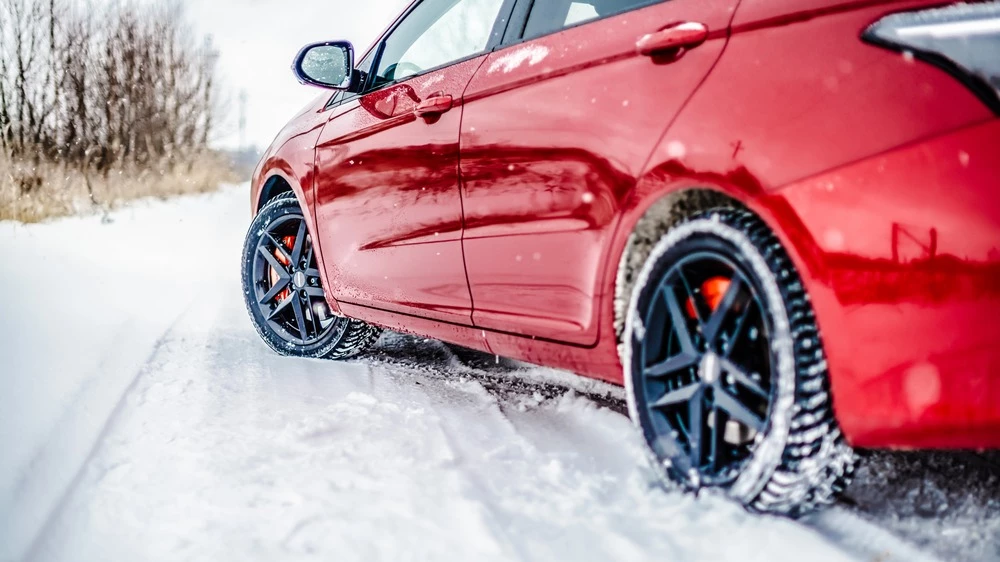 Omoda S5 GT сбоку тест-драйв в динамике