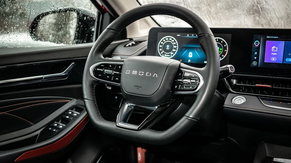 Omoda S5 GT тест-драйв салон интерьер рулевое колесо