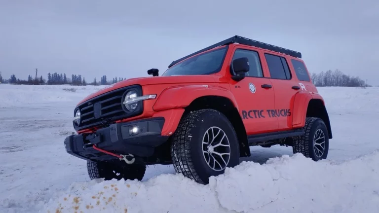 Tank 300 AT35 спереди сбоку Arctic Trucks