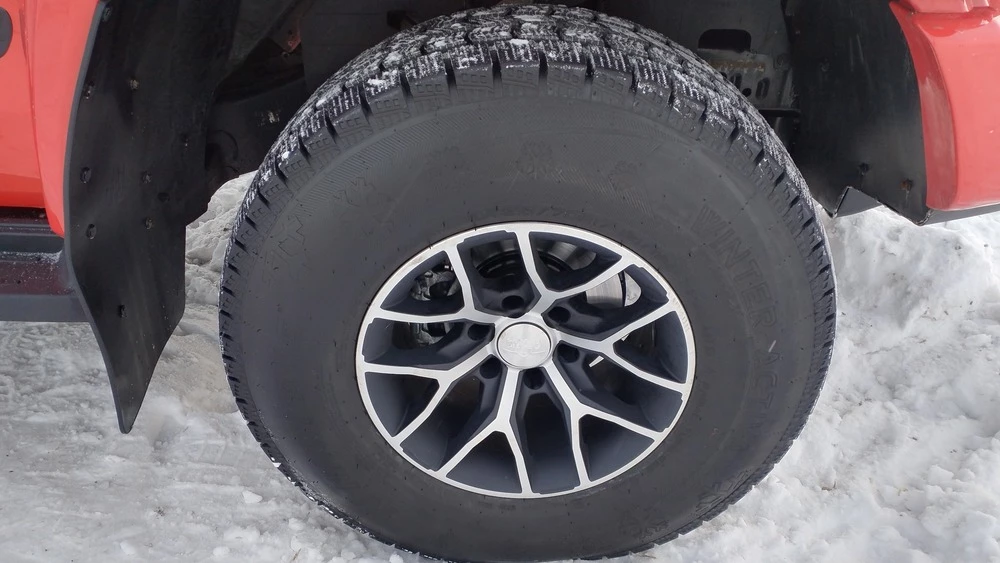 Tank 300 AT35 шины 315/70 Arctic Trucks