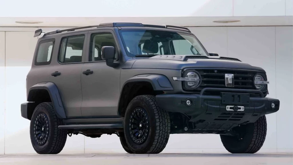 Tank 330 спереди сбоку