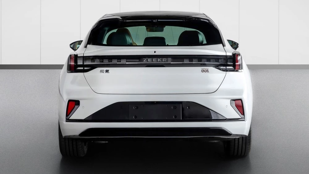 обновленный Zeekr 001 сзади белый цвет рестайлинг