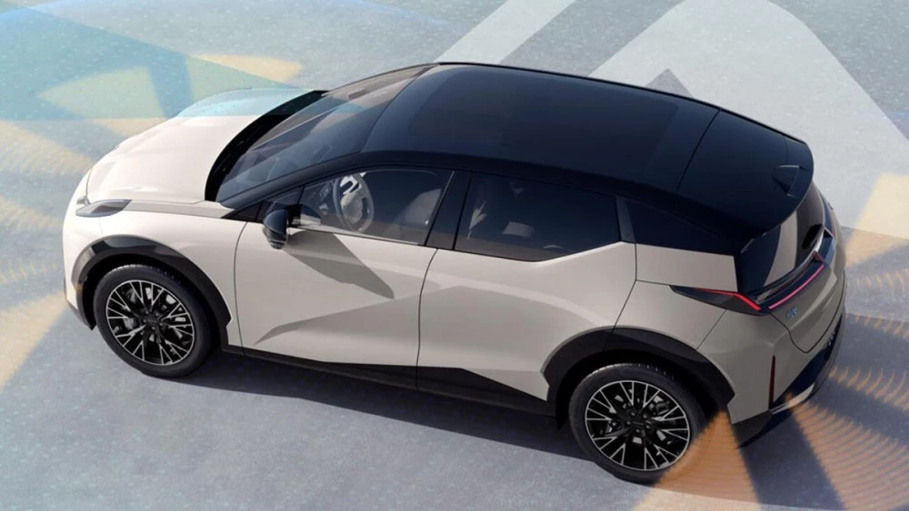 Zeekr X сбоку сзади сверху 2024 модельного года