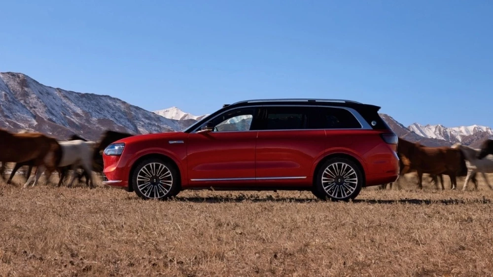 Кроссовер Aito M9 сбоку