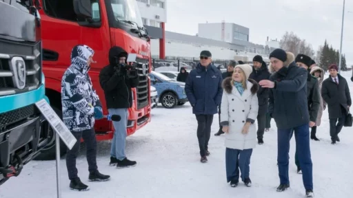 прототип Атом камаз Geely Geometry E