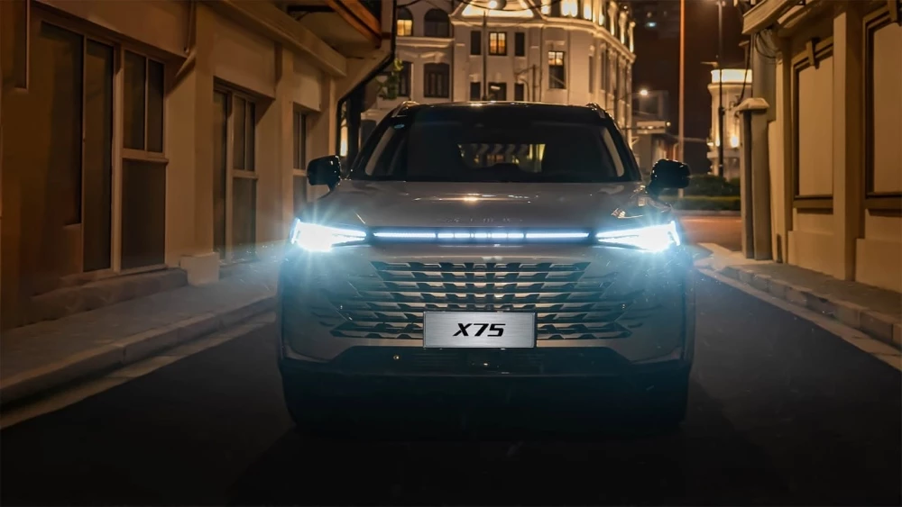 Как X7, только новее. Названа дата выхода кроссовера BAIC X75 в России Кроссовер BAIC X75 спереди