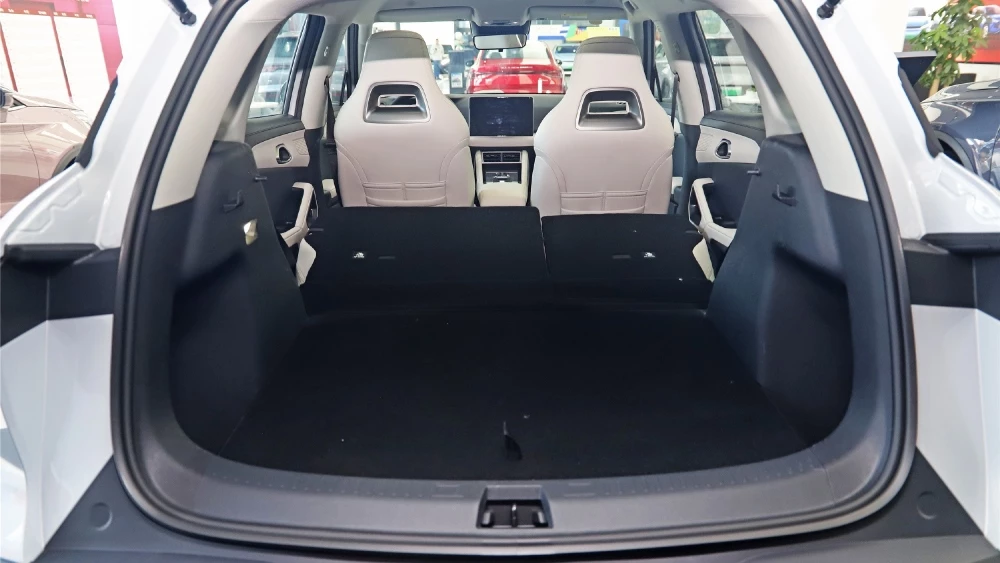 BYD Yuan UP салон интерьер багажник