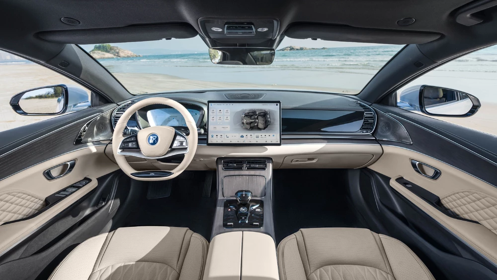 Обновленный электрический седан BYD Han EV салон интерьер