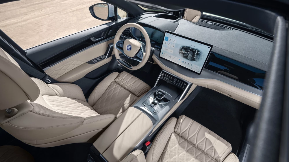 Обновленный гибридный седан BYD Han DM-i салон интерьер
