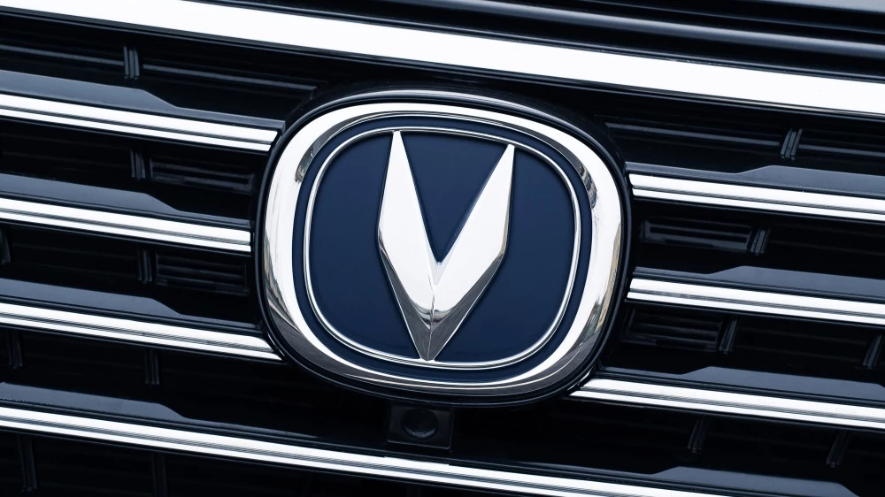 Китайские автомобили, которые не пережили январь 2024-го. Кто ушёл с российского рынка? логотип бренда changan