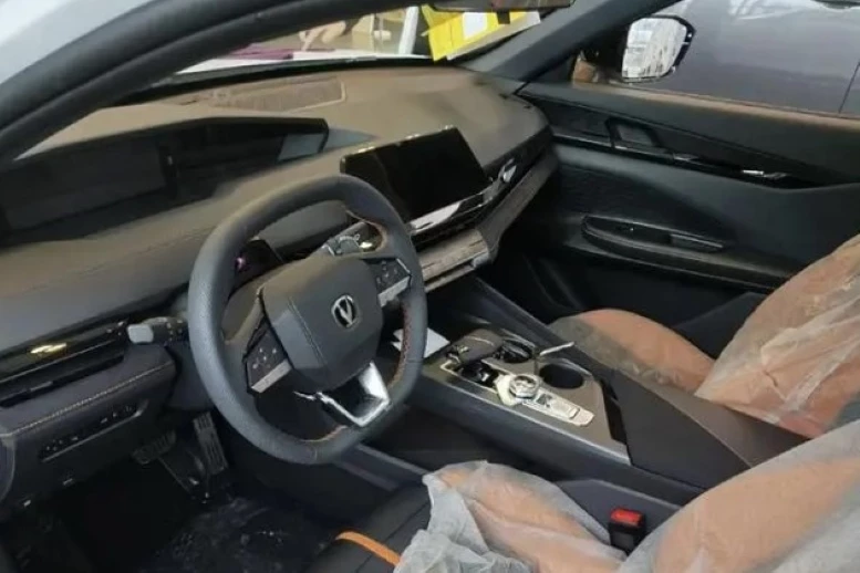 Changan Uni-V обновленный новый 2024 у дилера в автосалоне салон интерьер