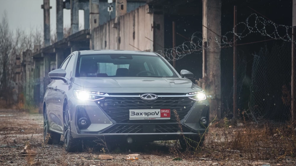 Седан Chery Arrizo 8 сбоку спереди
