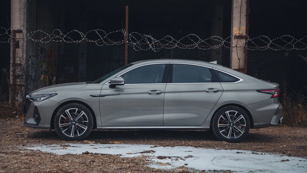 Седан Chery Arrizo 8 сбоку