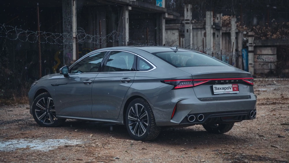 Седан Chery Arrizo 8 сбоку сзади