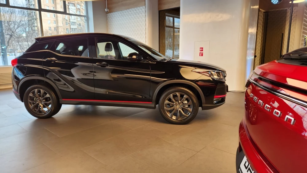 Кроссовер Dongfeng 500 сбоку