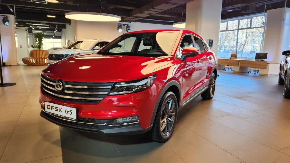 DFSK ix5 сбоку спереди