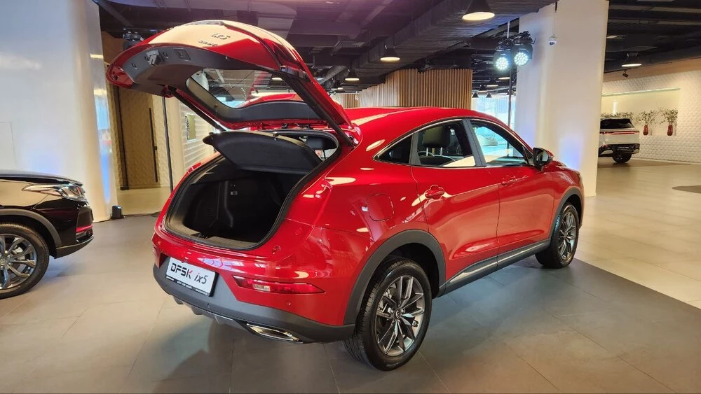 DFSK ix5 сбоку сзади