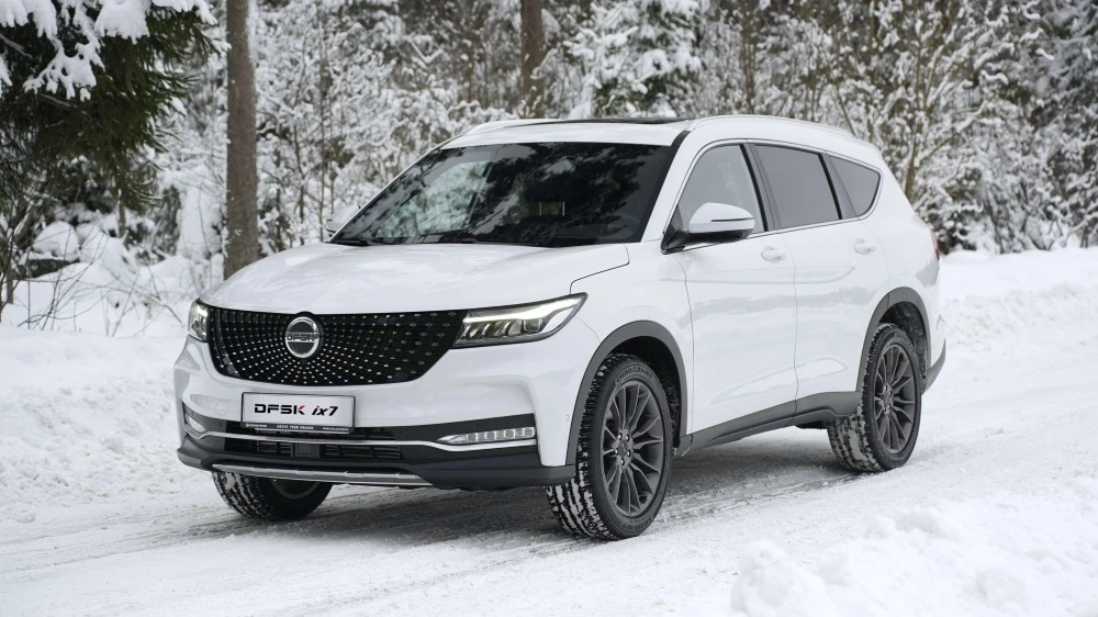 2-литровый турбомотор, «автомат» и полный привод. Раскрыты подробности о кроссовере DFSK iX7 Dongfeng DFSK ix7 сбоку спереди зимой