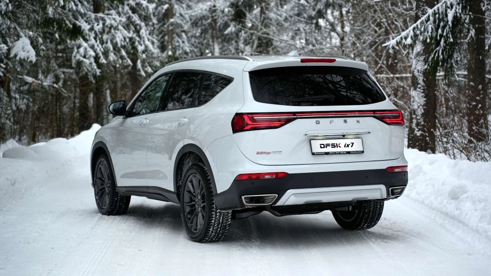 Dongfeng DFSK ix7 сбоку сзади зимой