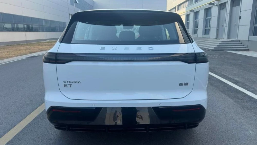 Exeed Exlantix ET EREV сзади