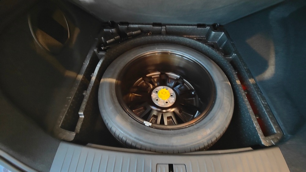 Exeed RX Мишин тест салон интерьер багажник запаска