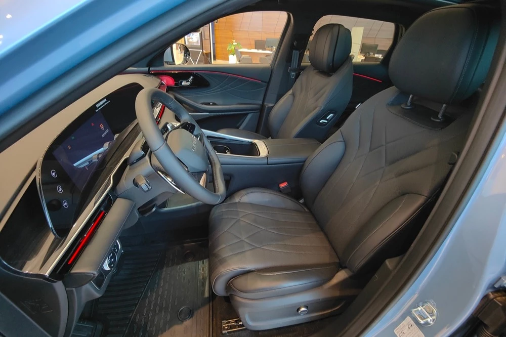 Exeed RX Мишин тест салон интерьер первый ряд сиденья