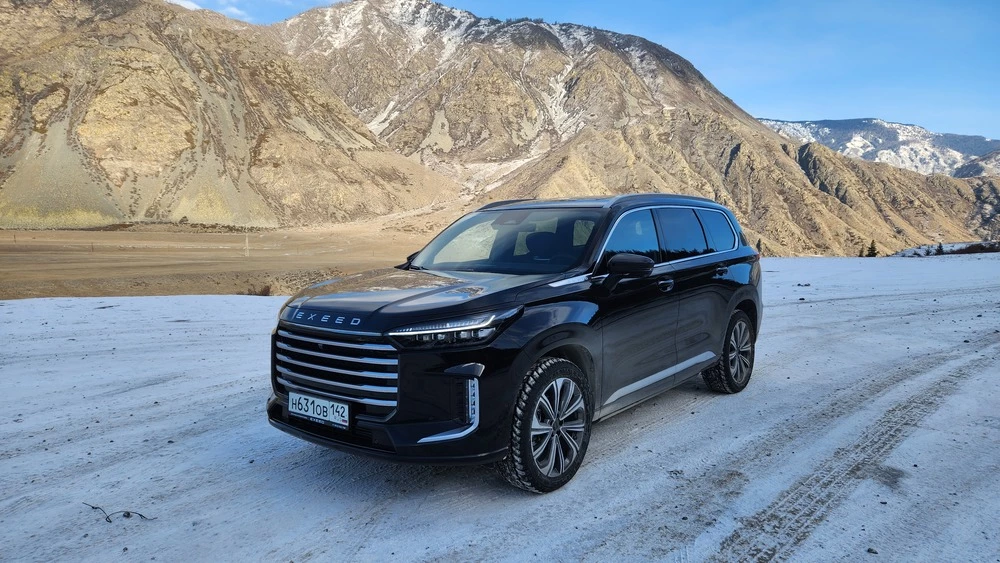 Exeed VX тест сбоку спереди