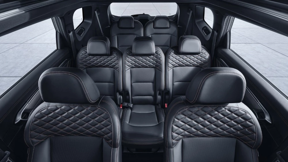 Кроссовер Geely Okavango в России салон интерьер 7 мест