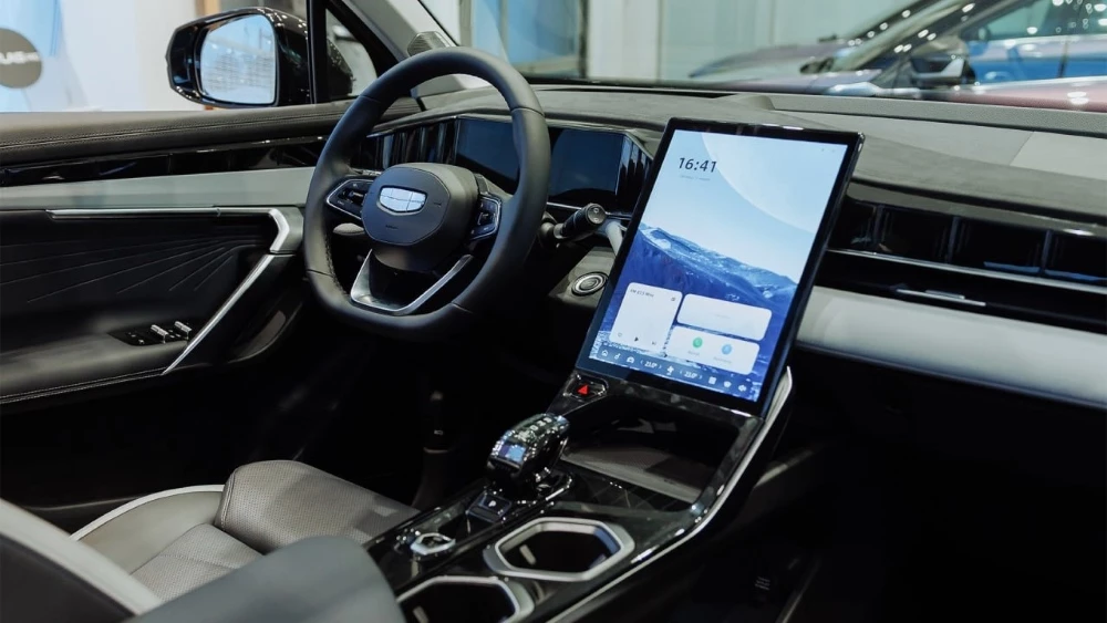 GEELY БИЗНЕС КАР КАШИРСКИЙ Atlas в автосалоне купить новый салон интерьер