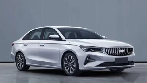 Обновленный седан Geely Emgrand сбоку спереди