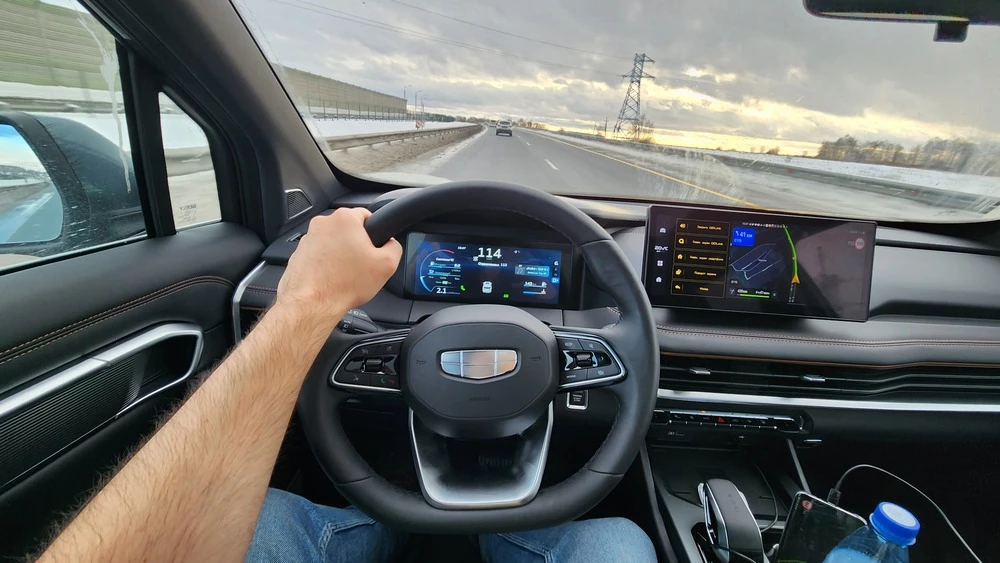 Geely Okavango тест салон интерьер за рулем