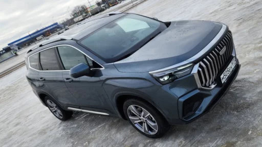 Geely Okavango тест сбоку спереди сверху