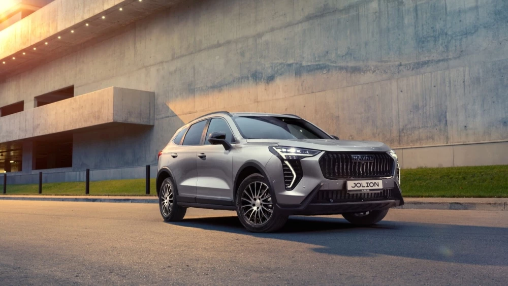 Обновленный кроссовер Haval Jolion сбоку спереди