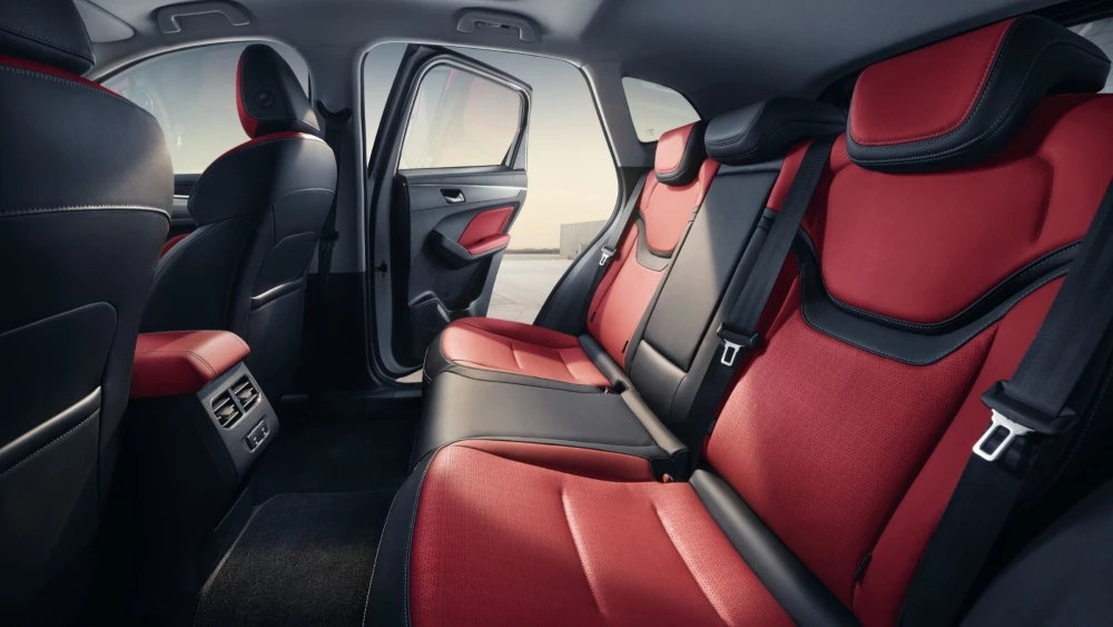 Обновленный кроссовер Haval Jolion салон интерьер второй ряд