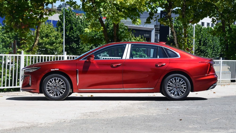 Hongqi H5 второго поколения сбоку