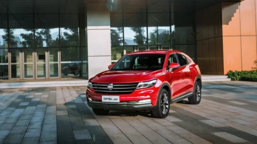 Кроссовер Dongfeng DFSK ix5 сбоку спереди