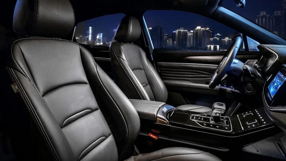 Кроссовер Dongfeng DFSK iX5 салон интерьер первый ряд