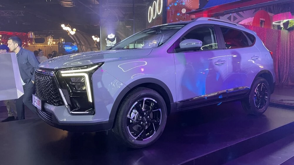 JAC JS5 в Казахстане презентация сбоку спереди