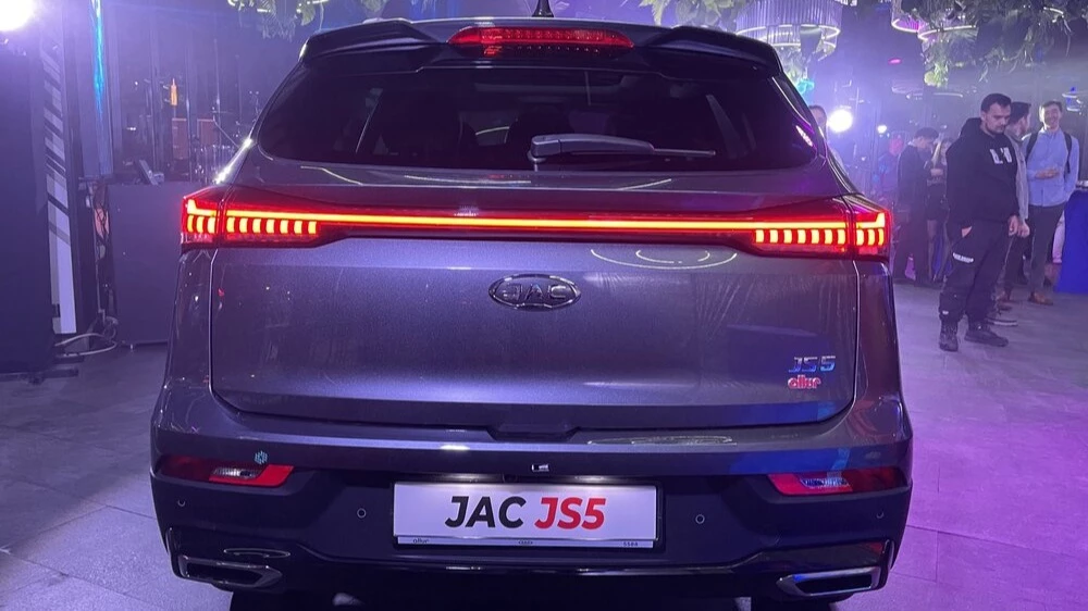 JAC JS5 в Казахстане презентация сзади