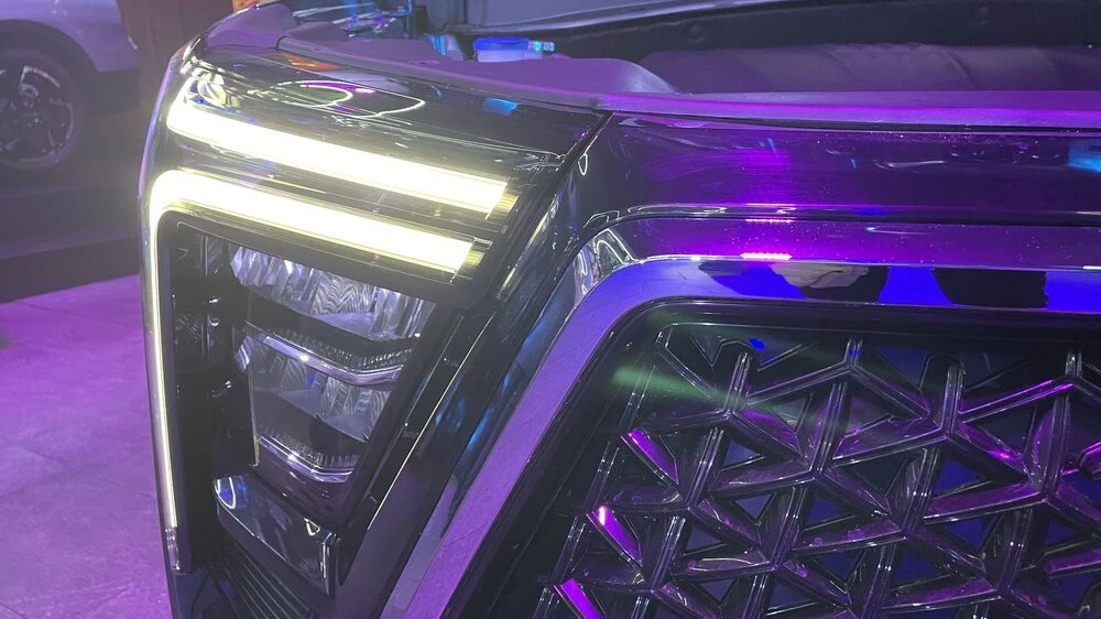 JAC JS5 в Казахстане презентация спереди фары ДХО оптика